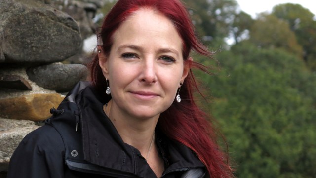 Article thumbnail: Professor Alice Roberts on Digging For Britain