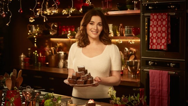 Nigella Lawson is incredibly savvy at plotting viral moments, from meecrowahvay  to carrot rounds