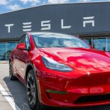 Article thumbnail: AUSTIN, TEXAS - MAY 31: A Tesla Model Y is seen on a Tesla car lot on May 31, 2023 in Austin, Texas. Tesla's Model Y has become the world's best selling car in the first quarter of 2023. (Photo by Brandon Bell/Getty Images)