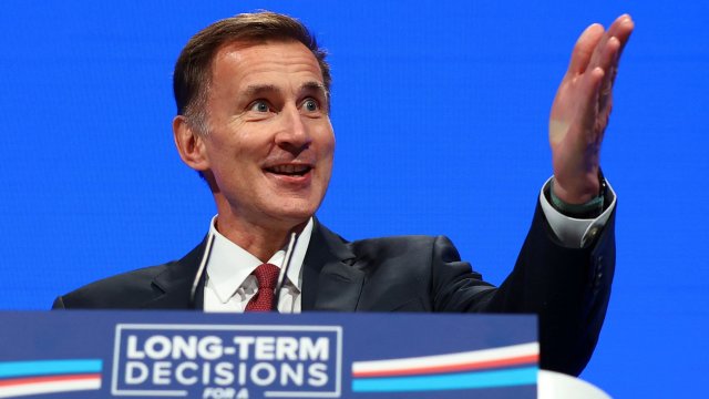 Article thumbnail: British Chancellor of the Exchequer Jeremy Hunt speaks at Britain's Conservative Party's annual conference in Manchester, Britain, October 2, 2023. REUTERS/Hannah McKay