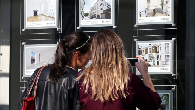 Article thumbnail: Britain’s housing market is stalling – buyer demand is weak and very few sales are going through (Photo: Yui Mok/PA Wire)