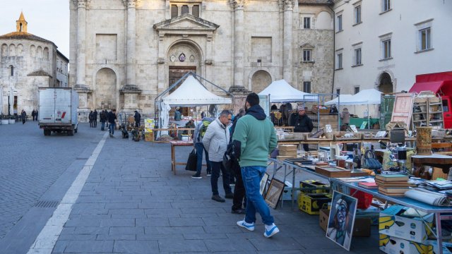 Piazza Arringo square, Antiques Fair, Ascoli Piceno, Marche, Italy, Europe. (Photo by: Mauro Flamini/REDA&CO/Universal Images Group via Getty Images)