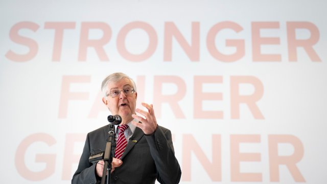 Article thumbnail: FILE: Wales' First Minister Mark Drakeford resigns as Welsh Labour leader prompting leadership contest for a new first minister BRIDGEND, WALES - APRIL 05: First Minister of Wales Mark Drakeford speaks to Labour Party members at Bridgend College during the launch of the Welsh Labour Local Government campaign on April 5, 2022 in Bridgend, Wales. Elections for all local authorities in Wales and Scotland and London borough councils will be held on May 5, 2022. (Photo by Matthew Horwood/Getty Images)
