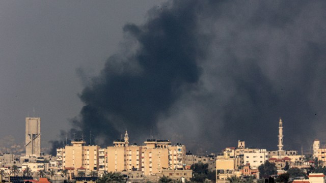 Article thumbnail: TOPSHOT - A picture taken from Rafah shows smoke billowing over Khan Yunis in the southern Gaza Strip during Israeli bombardment on December 19, 2023, amid continuing battles between Israel and the Palestinian militant group Hamas. (Photo by SAID KHATIB / AFP) (Photo by SAID KHATIB/AFP via Getty Images)