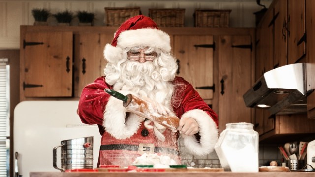 Article thumbnail: Santa cooking
