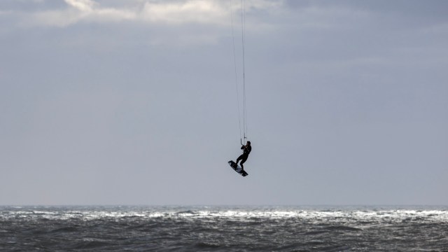 NEWHAVEN, ENGLAND - DECEMBER 21: Kite surfers take advantage of strong winds on December 21, 2023 in Newhaven, England. Met Office has issued a yellow warning for wind as Christmas travel is threatened by Storm Pia bringing 80mph gusts to parts of the UK. (Photo by Dan Kitwood/Getty Images)